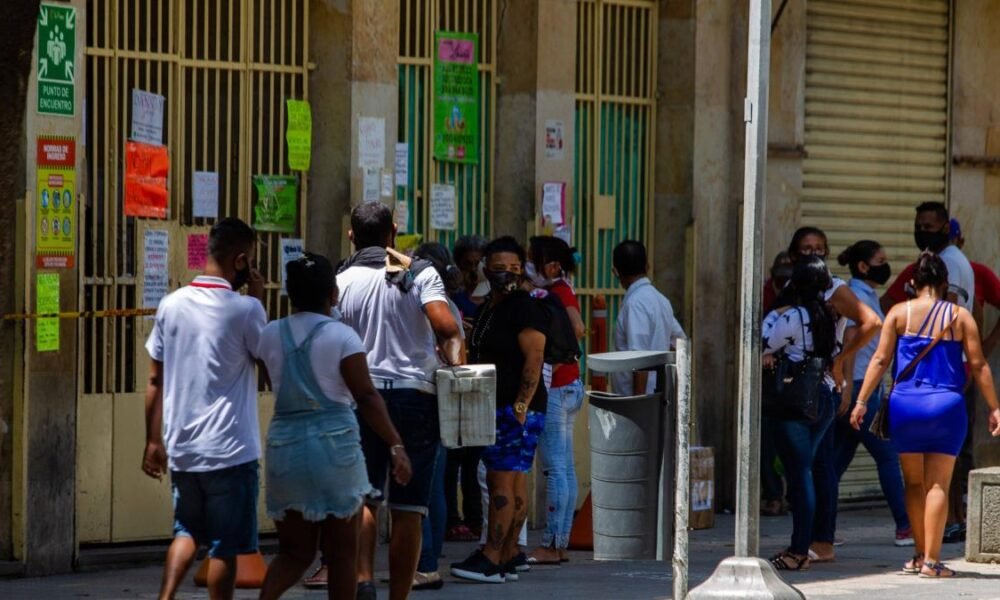 préstamos millonarios a vendedores informales con Credichévere