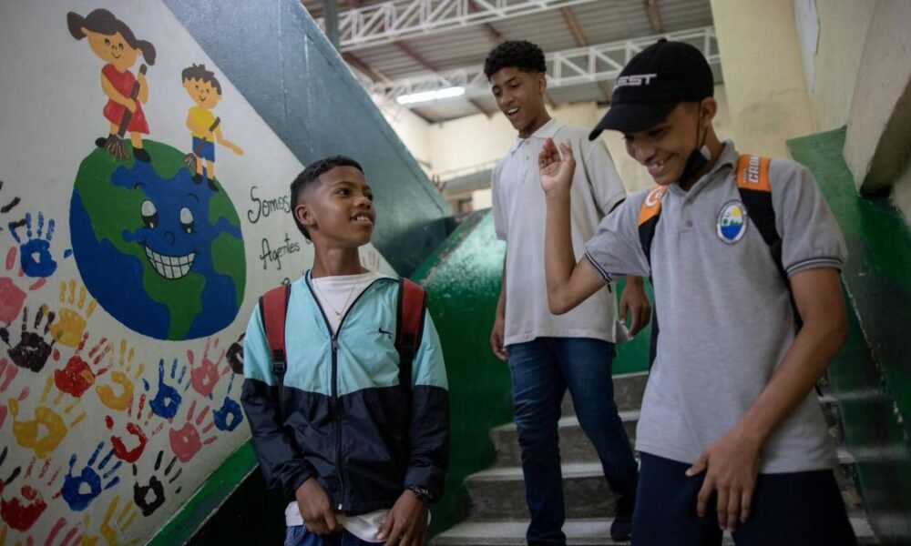 se inicia año escolar 2025 con presencia de autoridades