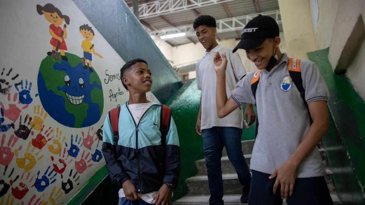 se inicia año escolar 2025 con presencia de autoridades