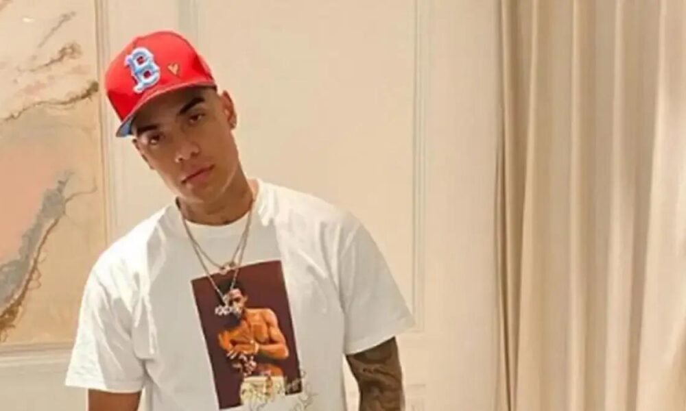 En silla de ruedas y con tapabocas reapareció Exotic DJ, tras atentado que lo había dejado herido de gravedad