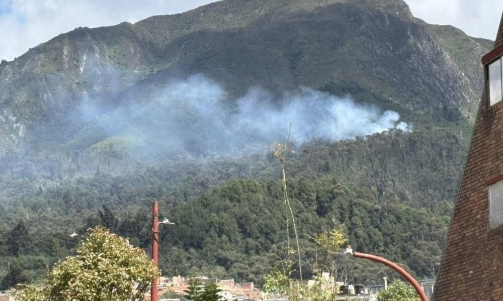 fuego afecta los cerros orientales en la localidad de San Cristóbal