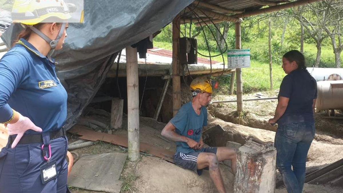Buscan A Minero Atrapado Dentro una Mina de Carbón en Amagá