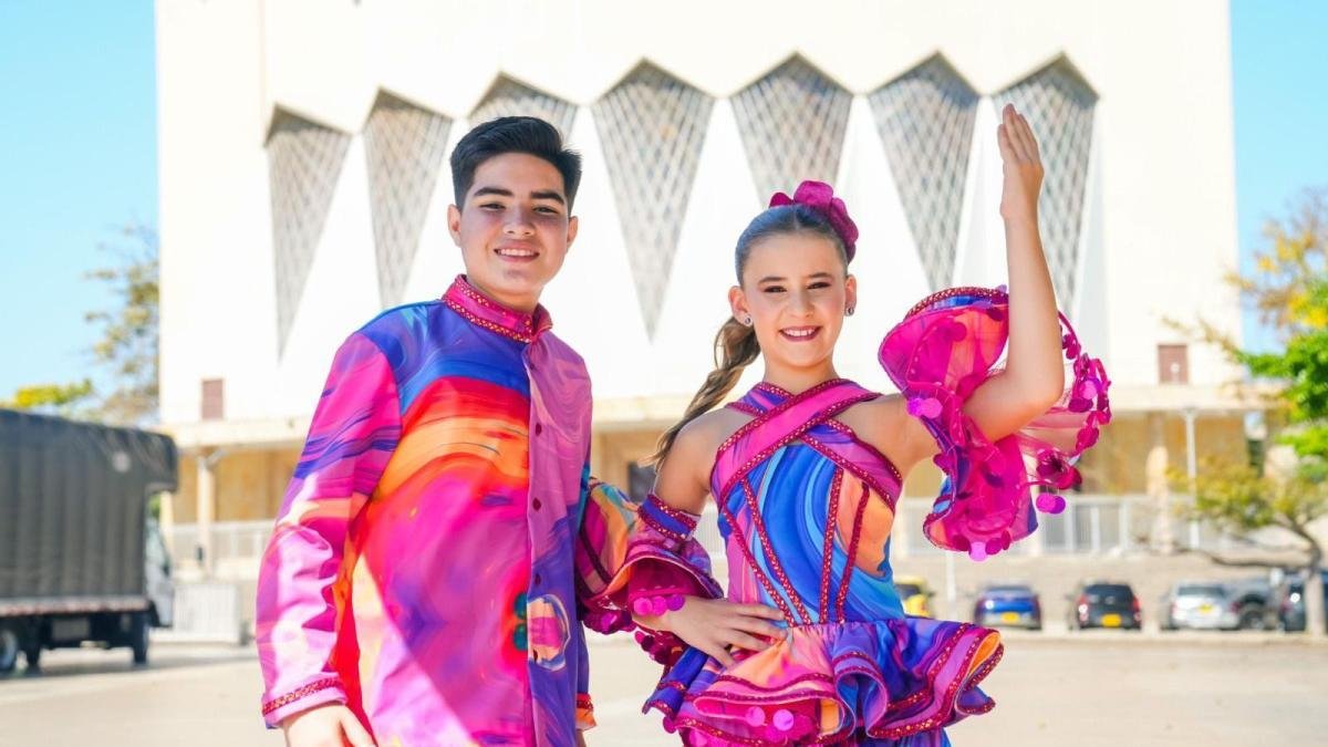 Reyes del Carnaval de los Niones de ReCen Una Aventura Intergaláctica Con Su Bando y Coronacia