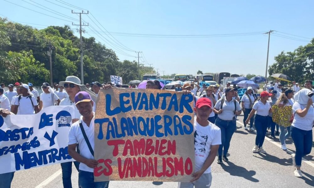 Marcha en Sabanagrande de Trabajadores de Autopistas del Caribe