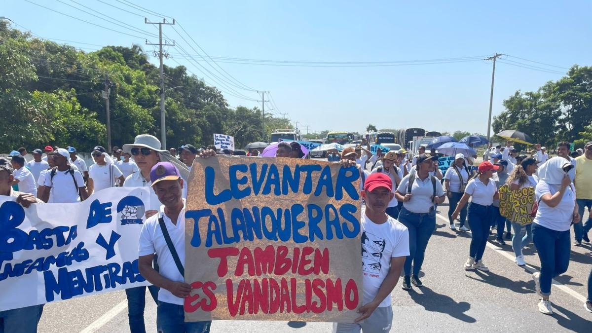 Marcha en Sabanagrande de Trabajadores de Autopistas del Caribe