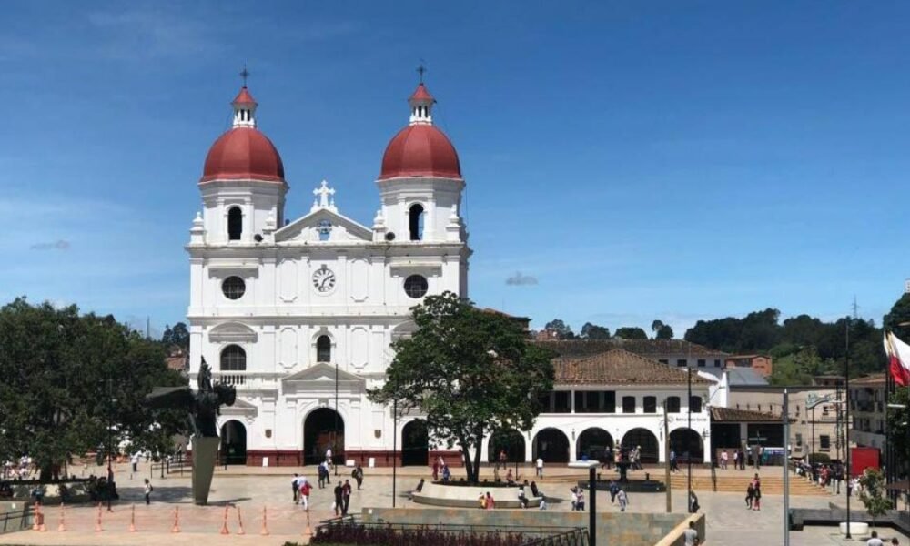 Histórico relaj de Péndulo que Lleva 186 Años Marcando los Días en Rionegro