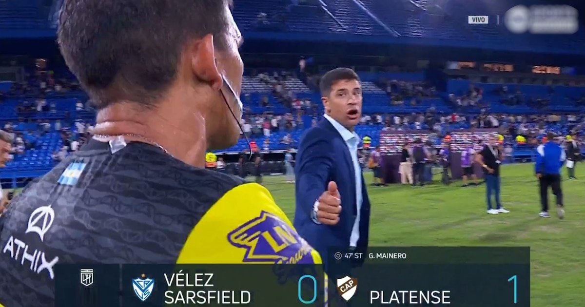La fuerte discusión entre Andrés Merlos y Sebastián Domínguez tras la derrota de Vélez ante Platense: “Vendés humo conmigo”