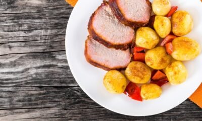 Receta de solomillo de cerdo al horno con patatas: un plato tradicional y muy fácil de hacer