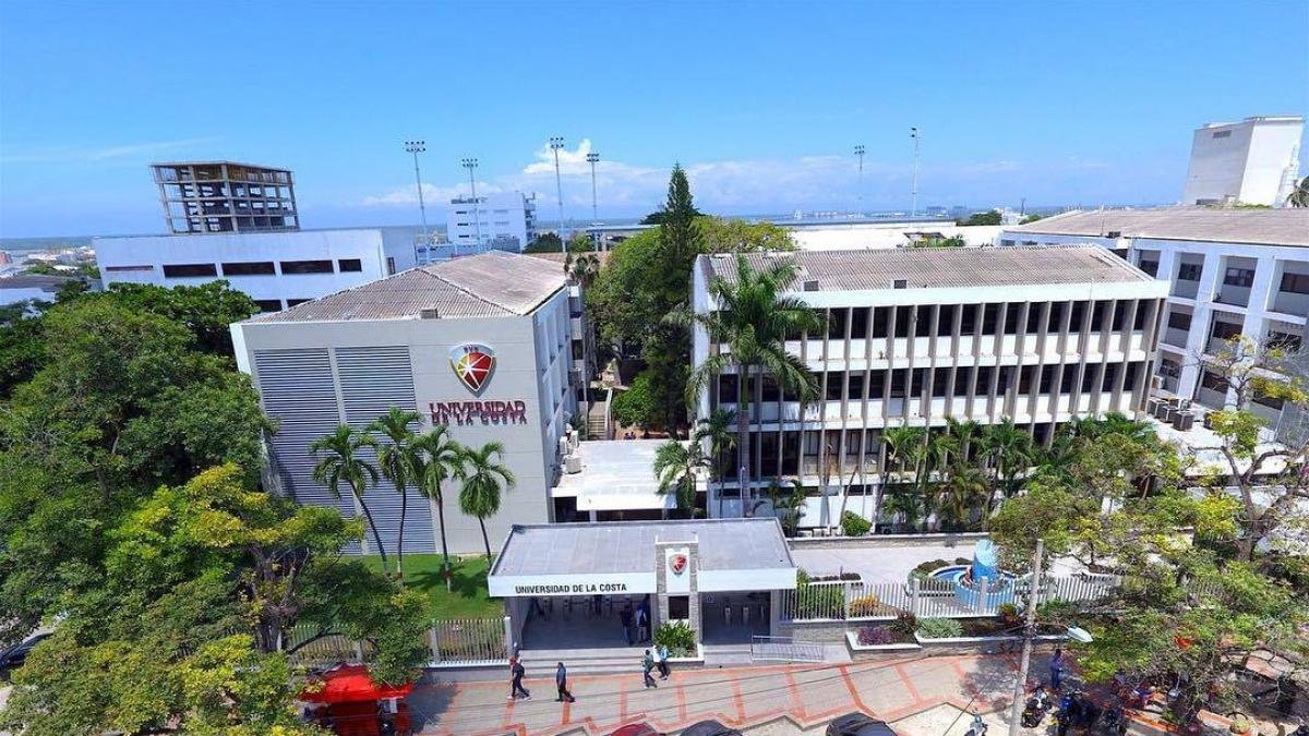 U de la Costa Revela Claves para el Reloz A Clases de Jóvenes Desplazados por la Violencia