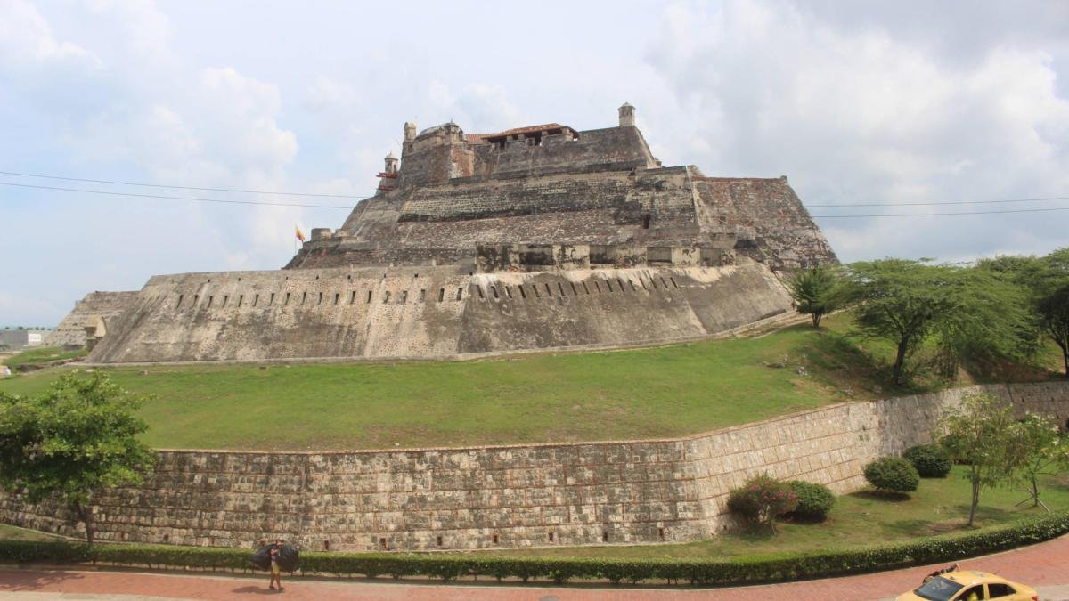 en Cartagena, Turistas Ingesaron 'Colados' Al Castillo de San Felipe