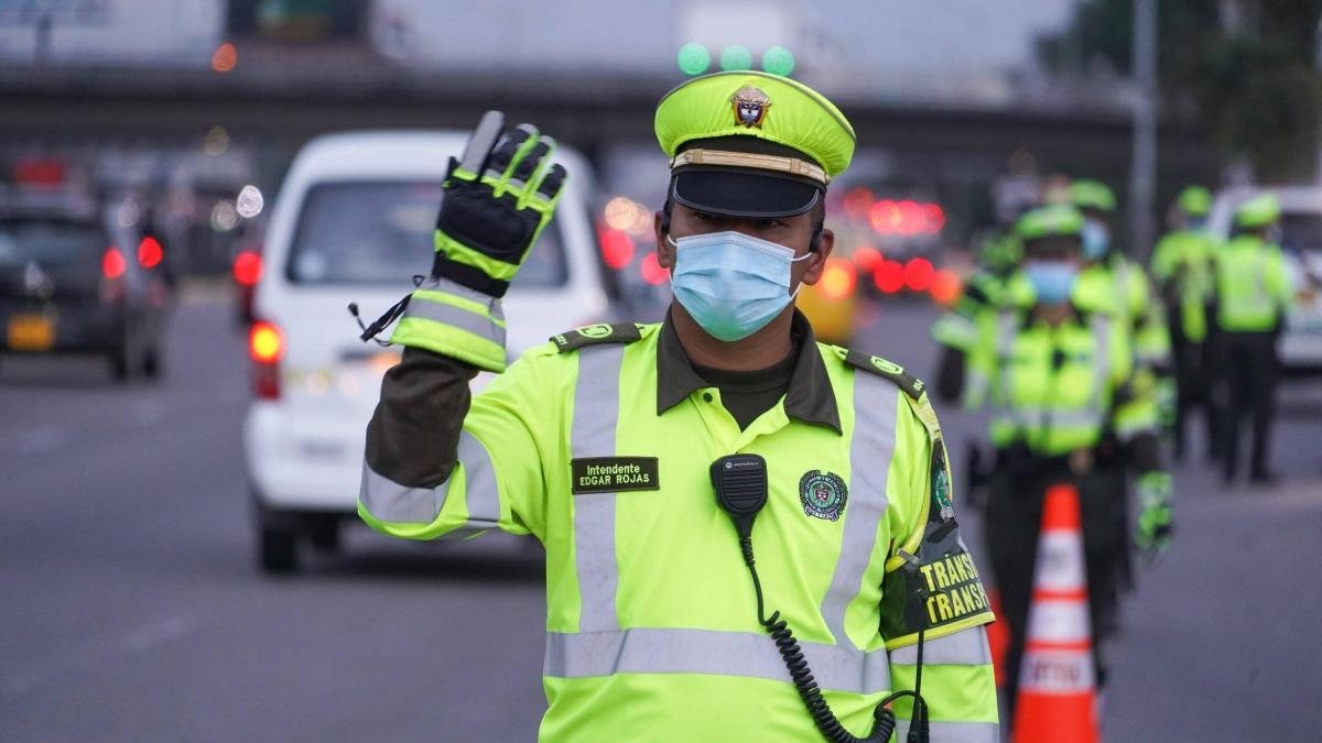 Accidente entre Motoclicleta y Vehículo en la Avenida Carrera 30 deja dos lesionados