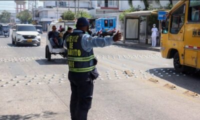 Prohibidos Pasamontas y Taparse Apellido en Agente de Tránsito