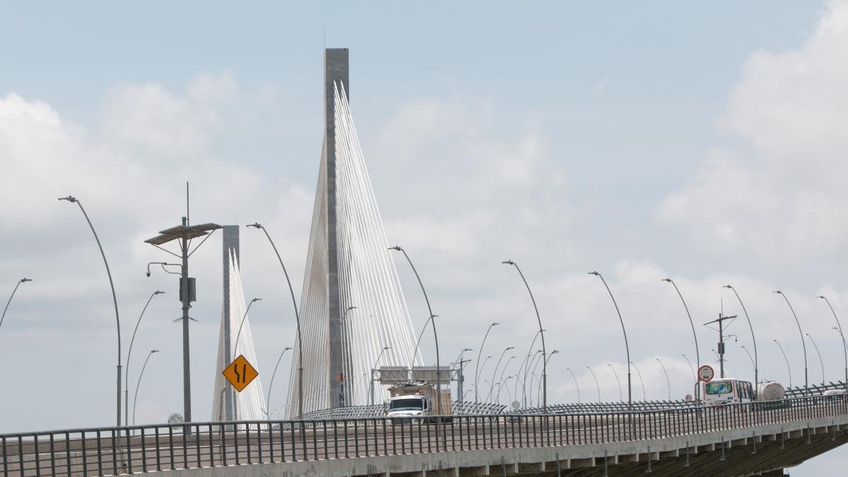 Puente Pumarojo Lleva 10 Meses Sin Iluminación en la Mitad de Su Infraestructura y No Hay Solución Clara