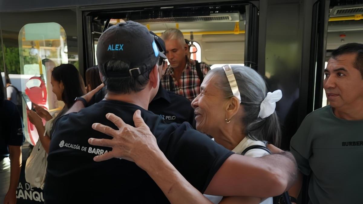 Alcalde Char Pide A Usuarios de Transmetro Cuidar Los Nueva Buses