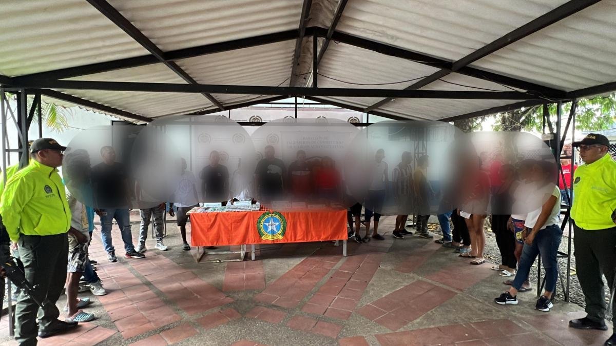 CAPTURAN A 23 Miembros de 'Los Calamares' en el Centro de Monitoreo Con Cámaras de Seguridad Que Funcionaba en UNA Casa de Villavicencio: ¿Qé Hallaron?