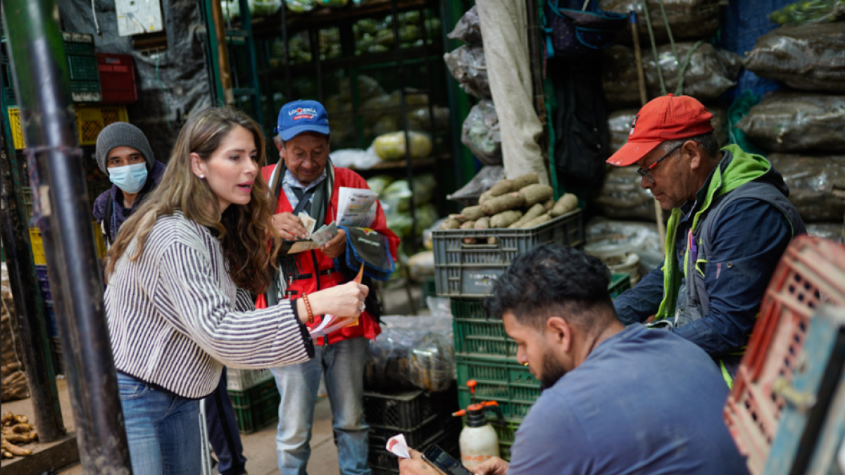 Un día de trabajo con la primera dama en su misión nueces
