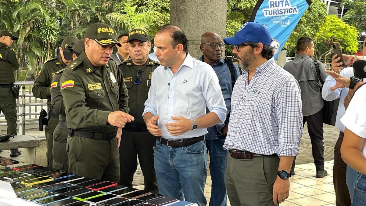 Airada Protesta del Alcalde de Cali por emisora ​​que busca reclutar jóvenes para las disidencias
