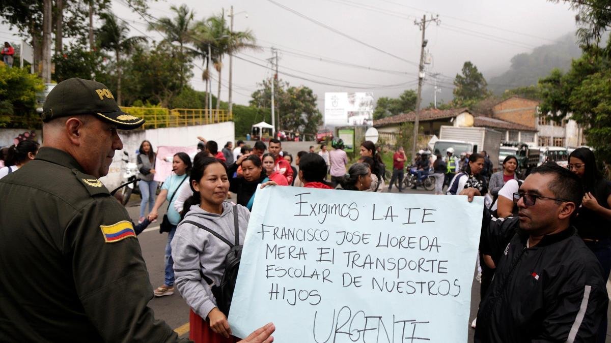 Padres y Estudiantes claman por el el servicio de transporte escolar; Desalojados del Jarillón Piden Empleso y Vivienda
