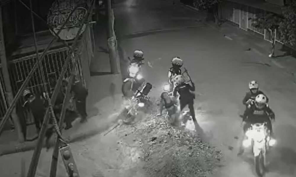 Video | Investigan un Policías Que Tumbaron y Arrastraron A Parrillera de Una Moto en Neiva