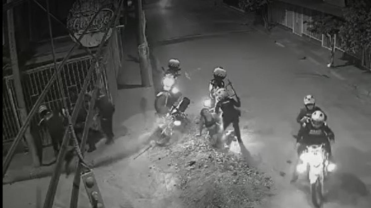 Video | Investigan un Policías Que Tumbaron y Arrastraron A Parrillera de Una Moto en Neiva