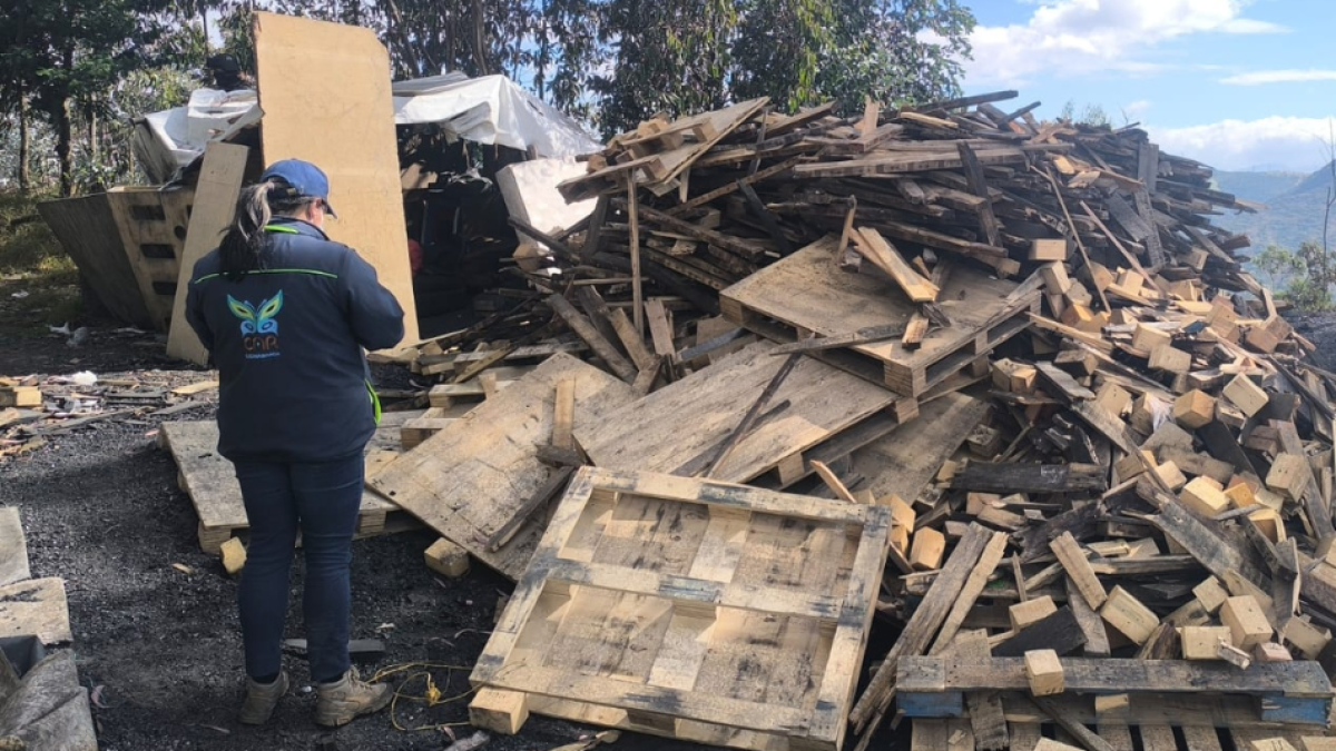 Operativo Frenó Producción de Carbón en Soacha: Tres Personas Fueron Capturadas
