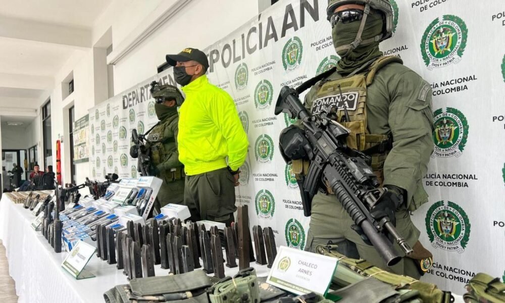 Incautan Arsenal de Guerra Con el Que las AgC Podría Haber Creado un Nuevo Frente en Antioquia