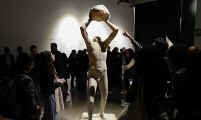 Una instalación fílmica que explora el art y la histia