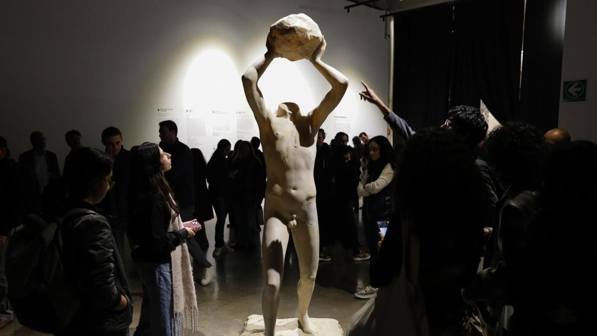 Una instalación fílmica que explora el art y la histia