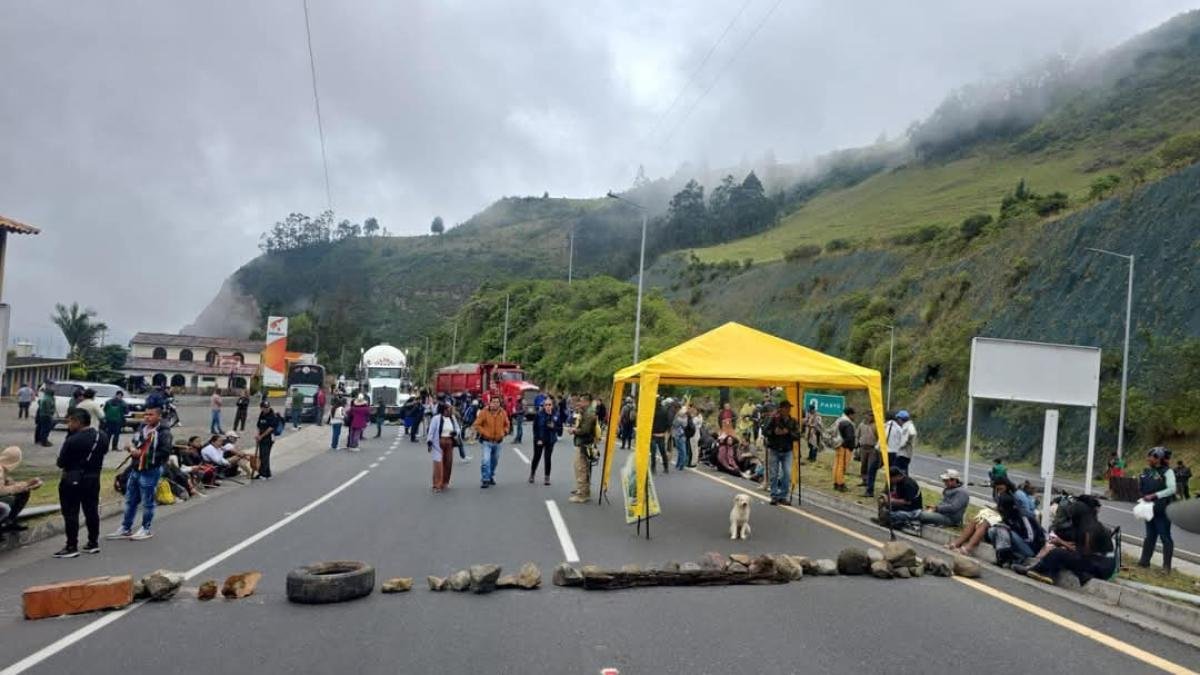 Indángenas Mantienen Bloqueo en Vía Panamericana