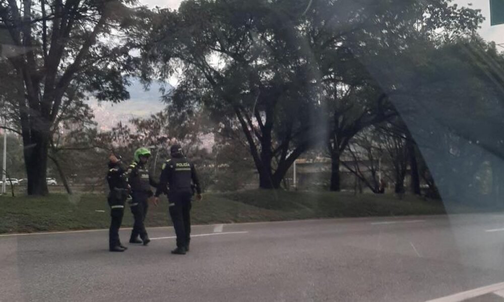 Cierran Vía Director de Medellín por Posible Artefacto Explosivo