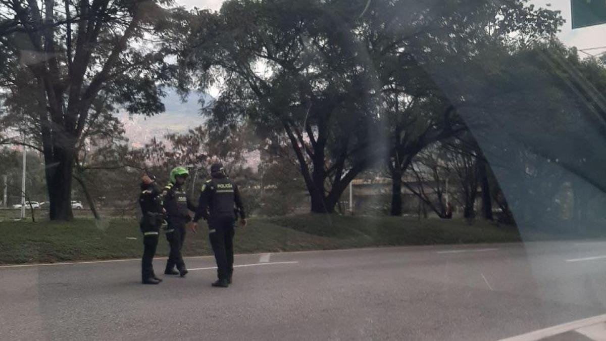 Cierran Vía Director de Medellín por Posible Artefacto Explosivo