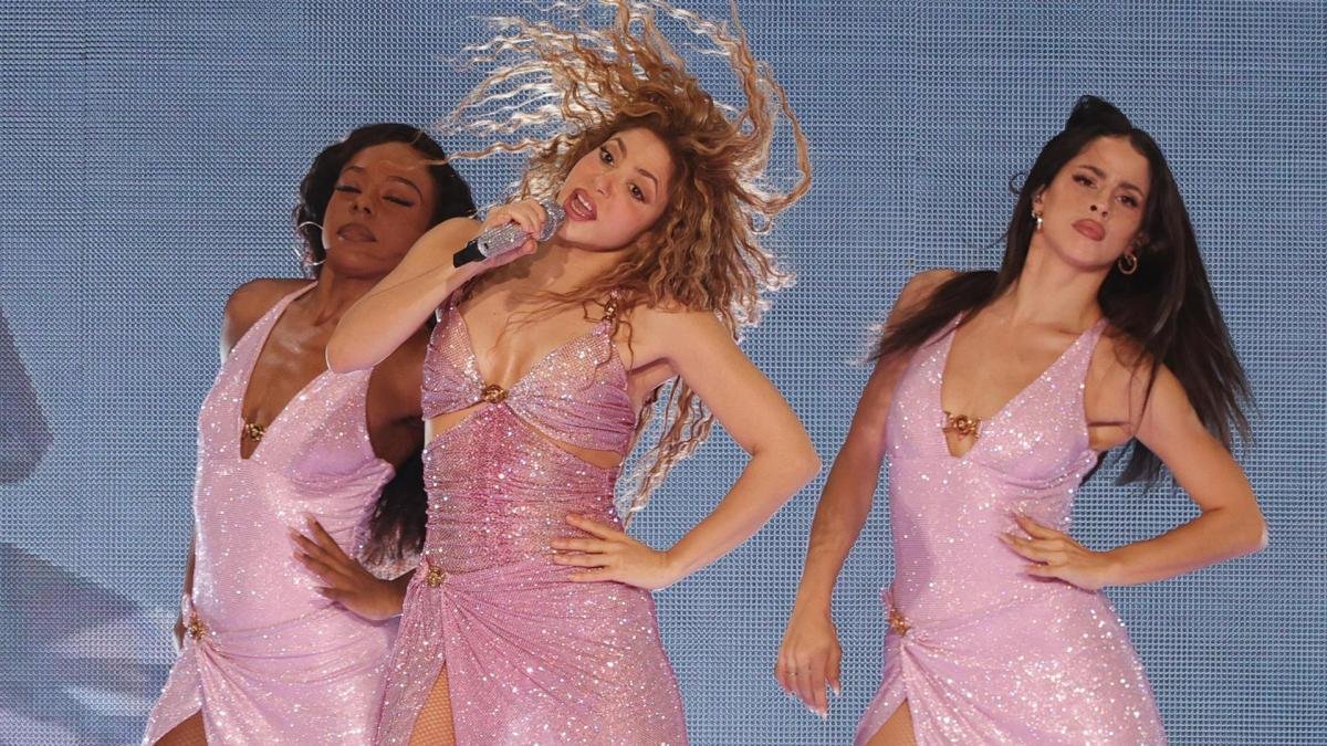 Shakira Invita A 4.000 Estudiantes de 'Pies Descalzos' a Su Concierto en Barranquilla