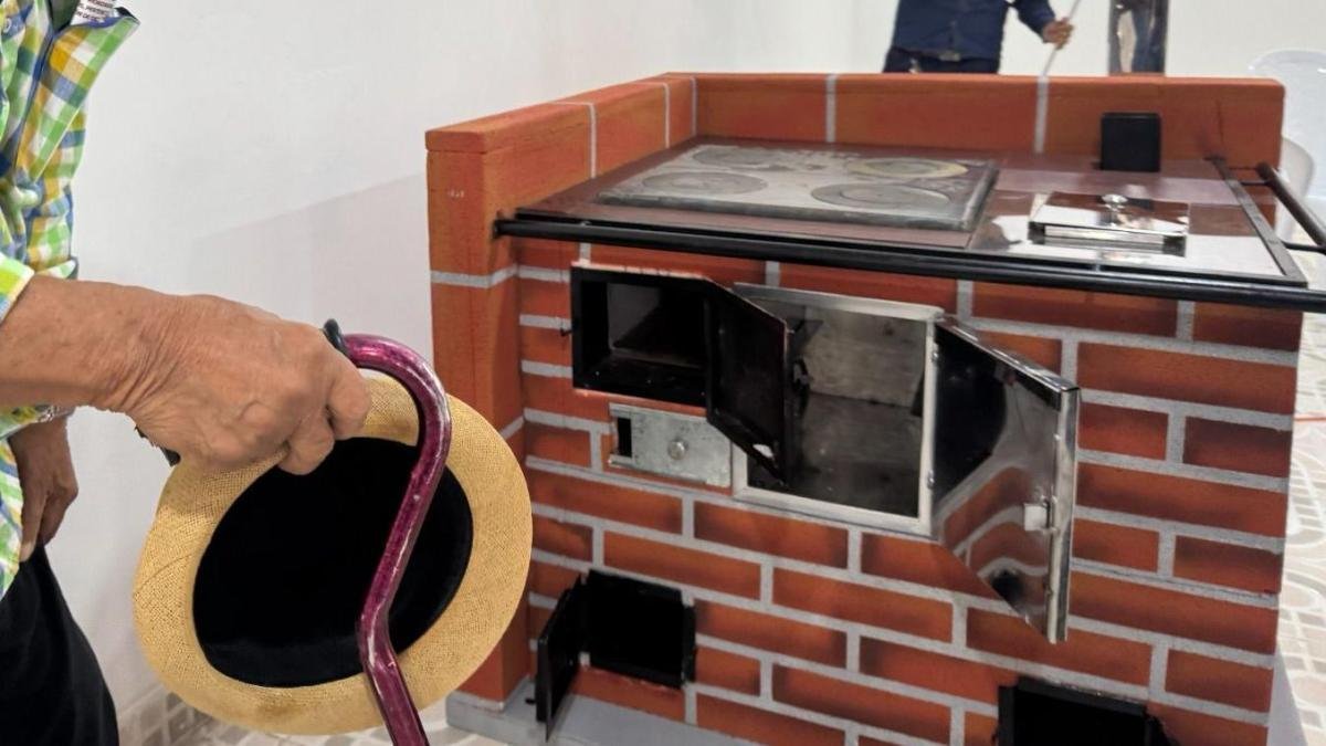 Con un banco de leña y estufas ecológicas buscan reducir la deforestación en bolívar