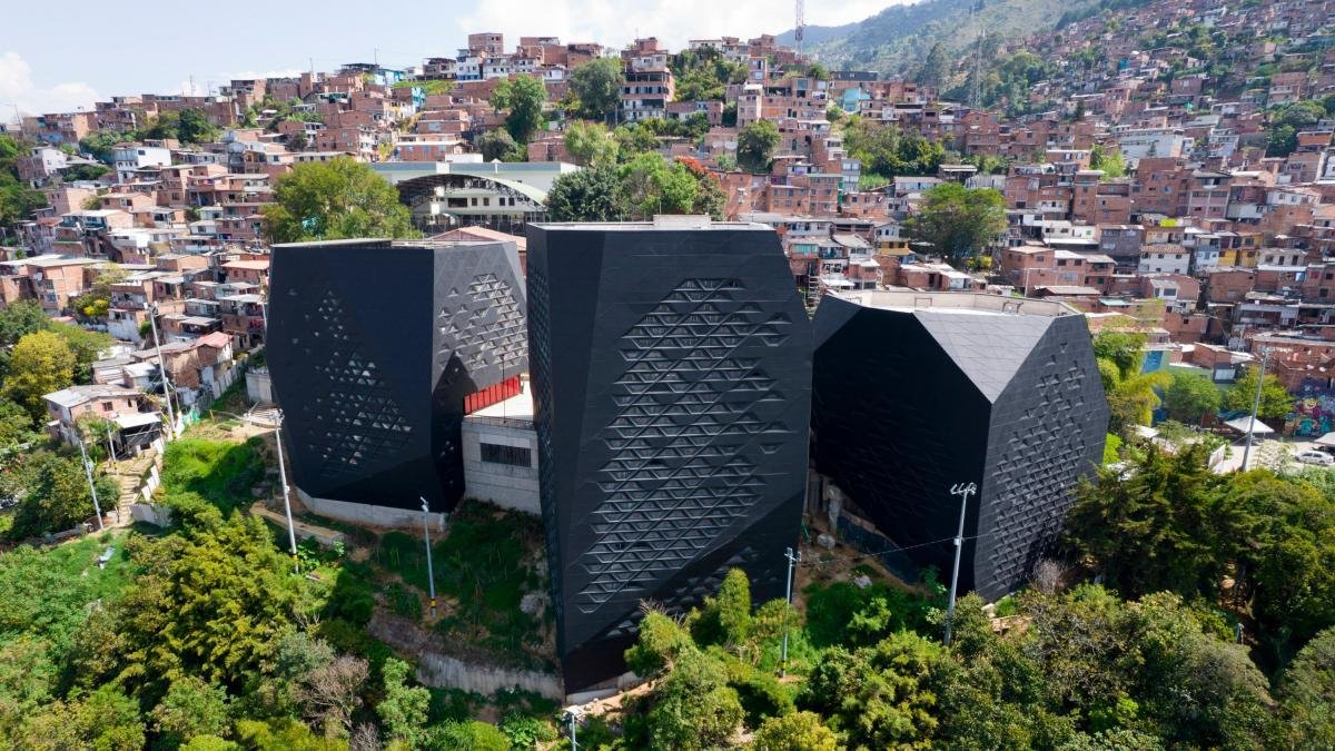 La Polémica Biblioteca España Tiene Nueva Nombre, Pero Sigue Sin Fecha de Entrega