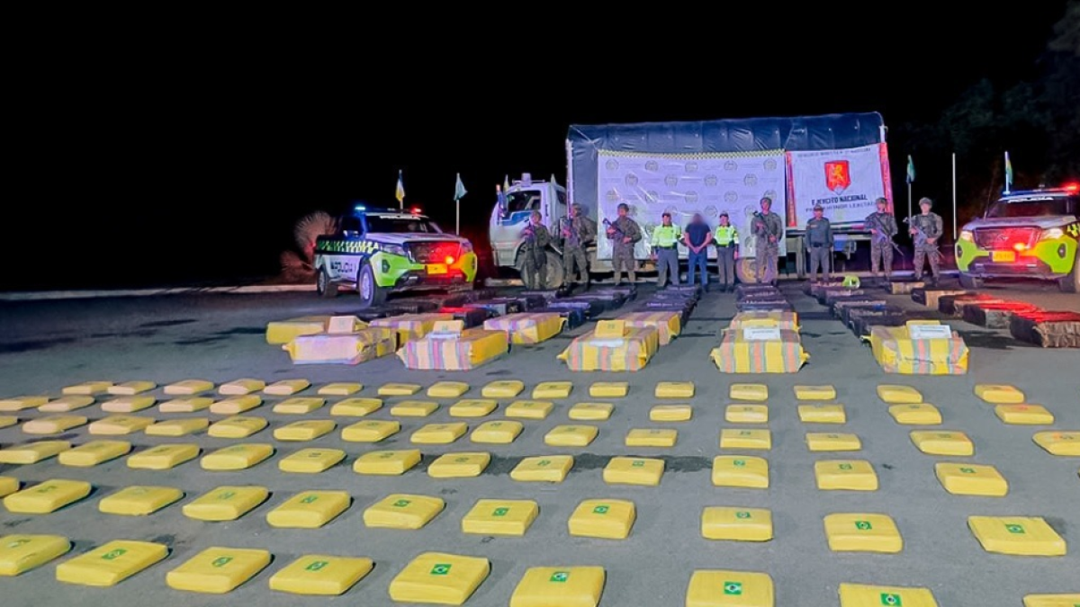 Incautan Más de dos Toneladas de Marihuana, Camuflada en un Camión, en una vía de Huila