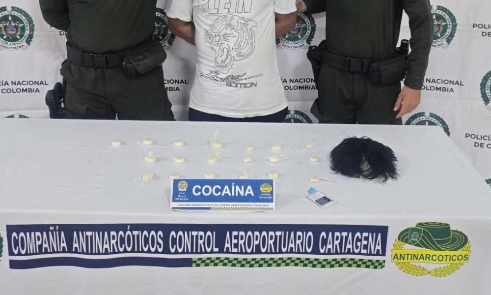 'mula' escondía 19 cápsulas en su cabeza