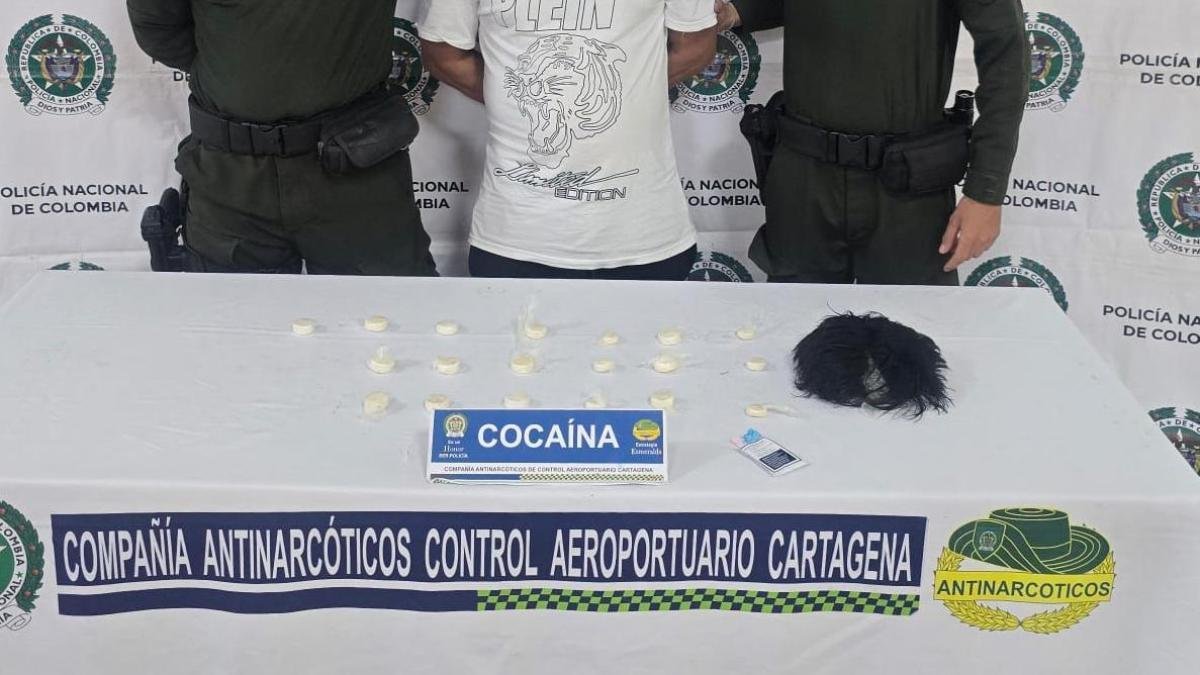 'mula' escondía 19 cápsulas en su cabeza