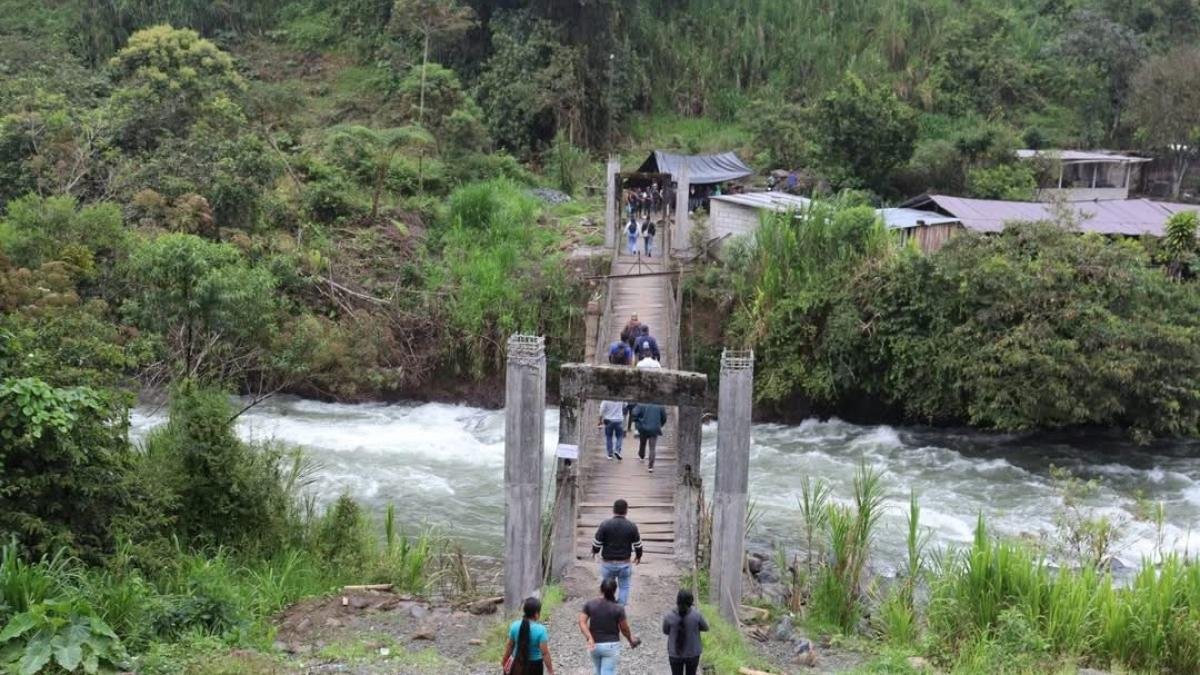 Ejército de Ecuador Explicó por Qué Derribó dos Puentes en la Frontera Con Colombia