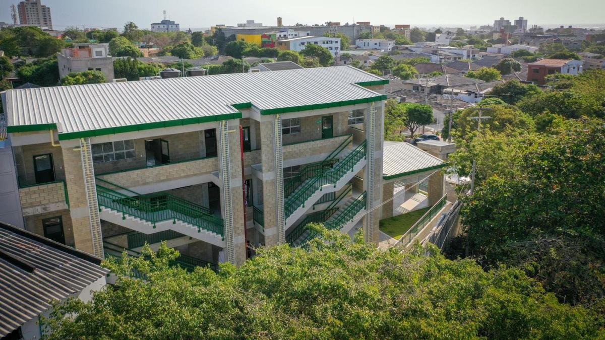 El Mejor Colegio Público de Colombia Celebra Su Aniversario 55