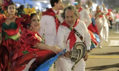 Una noche con la pollera colorá,