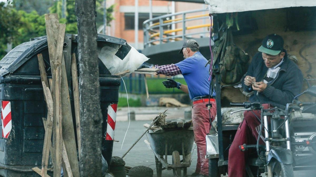 Está Llegando A Su Fin El Modelo de Contenedores de Basura en Bogotá; ¿Por qué no Funcionó?