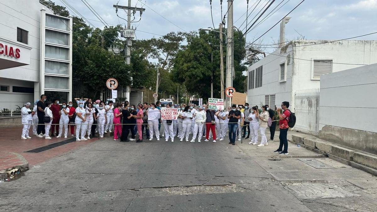Sin Salarios, SIN Agua y Con Servicios Limitados