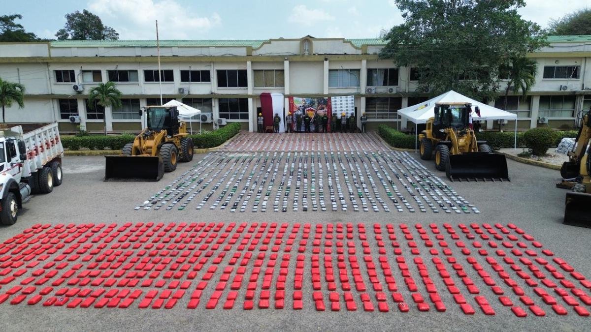 Ejército Incautó Más de dos Toneladas de Cocaína del Clan del Golfo