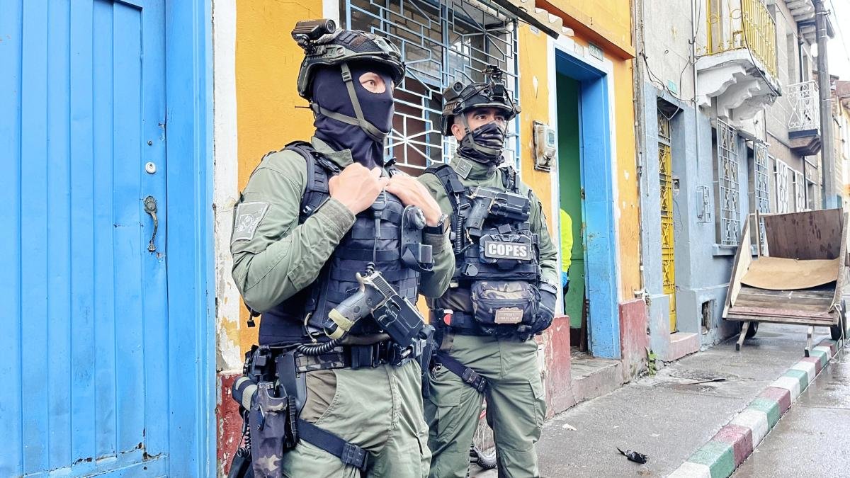 Cuatro Capturados y Arsenal Incautado en Operaciones