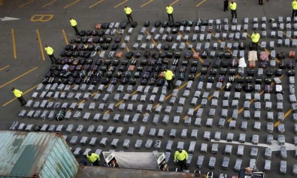 Grupos Armados y Gigantescos Cargamentos por Mar, Ríos, Tierra y Hasta por Internet