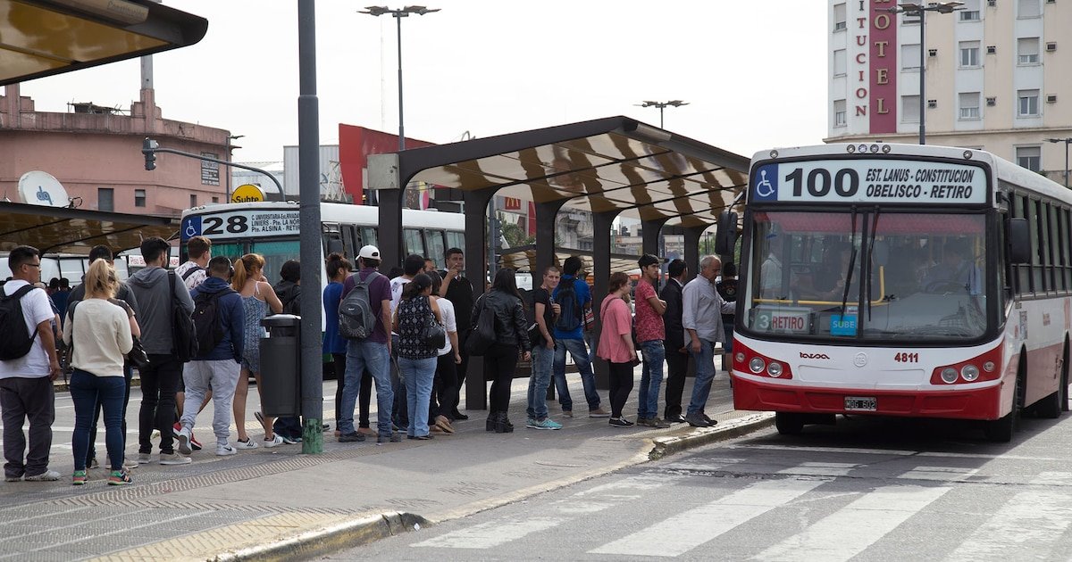 Aumentan los colectivos, el subte y los peajes de CABA: todos los detalles de las subas