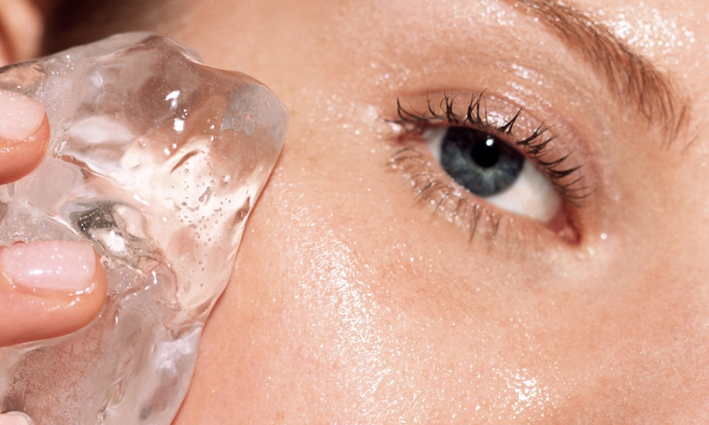 Dermatólogos explican cuáles son los efectos de aplicarse hielo en la cara: beneficios y advertencias según expertos