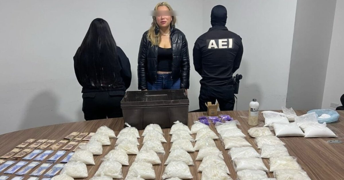 Detienen en Chihuahua a presunta trabajadora de la FGR con más de 2 millones de pesos en metanfetamina