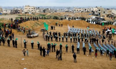 EN VIVO: El grupo terrorista Hamas entrega a la Cruz Roja los ataúdes con los cuerpos de los rehenes israelíes asesinados