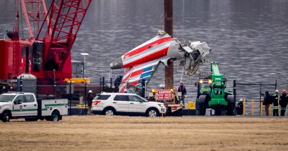 El NTSB confirmó la recuperación de las piezas clave del avión y helicóptero accidentados en DC